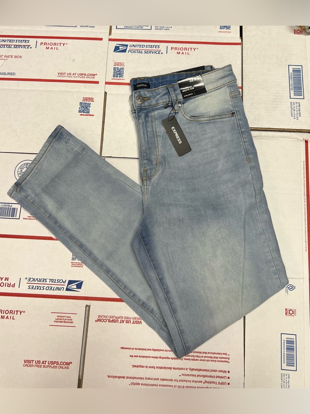 Express Men’s Light Wash Slim Straight Jeans